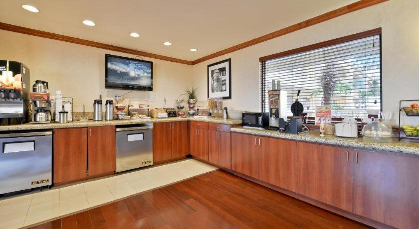 Super 8 By Wyndham Corpus Christi Northwest Motell Exteriör bild